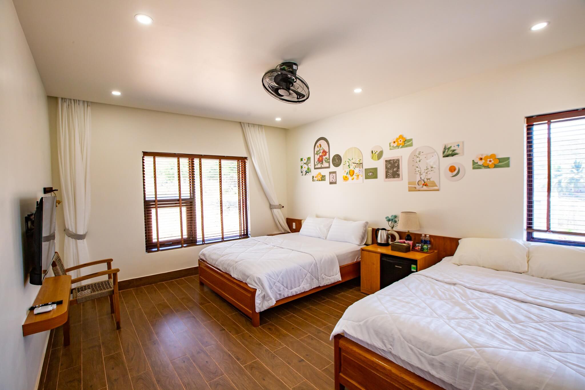 Deluxe Double Room thumbnail 3