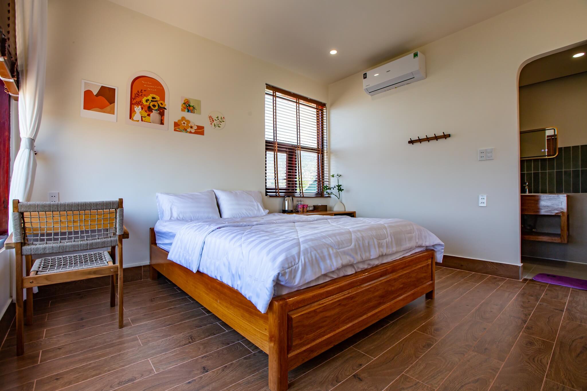 Deluxe Sea View Room thumbnail 4