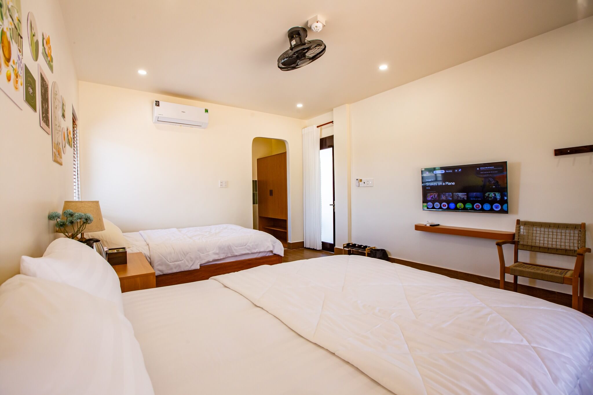 Family Room thumbnail 4