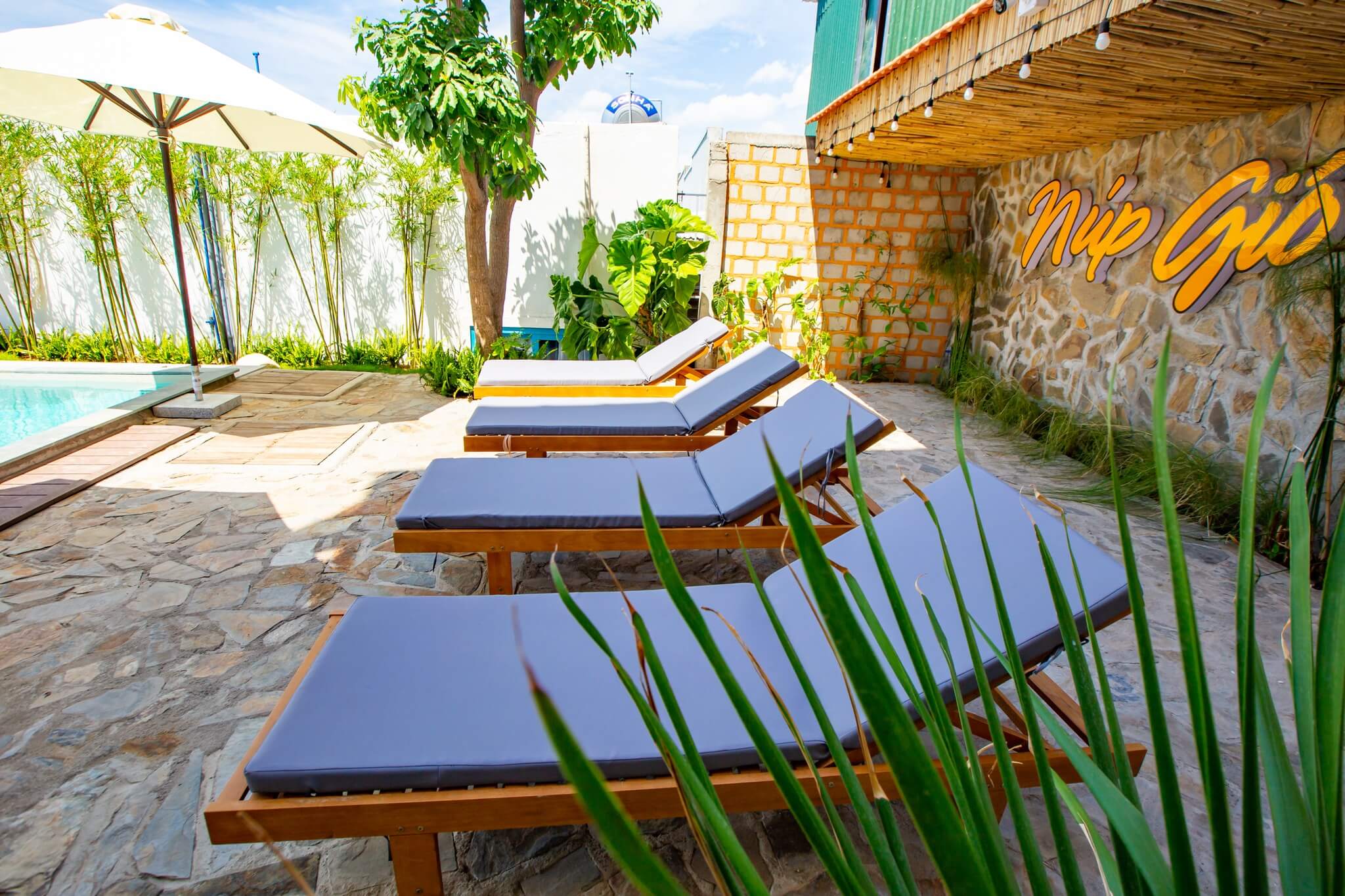 Hồ bơi ngoài trời