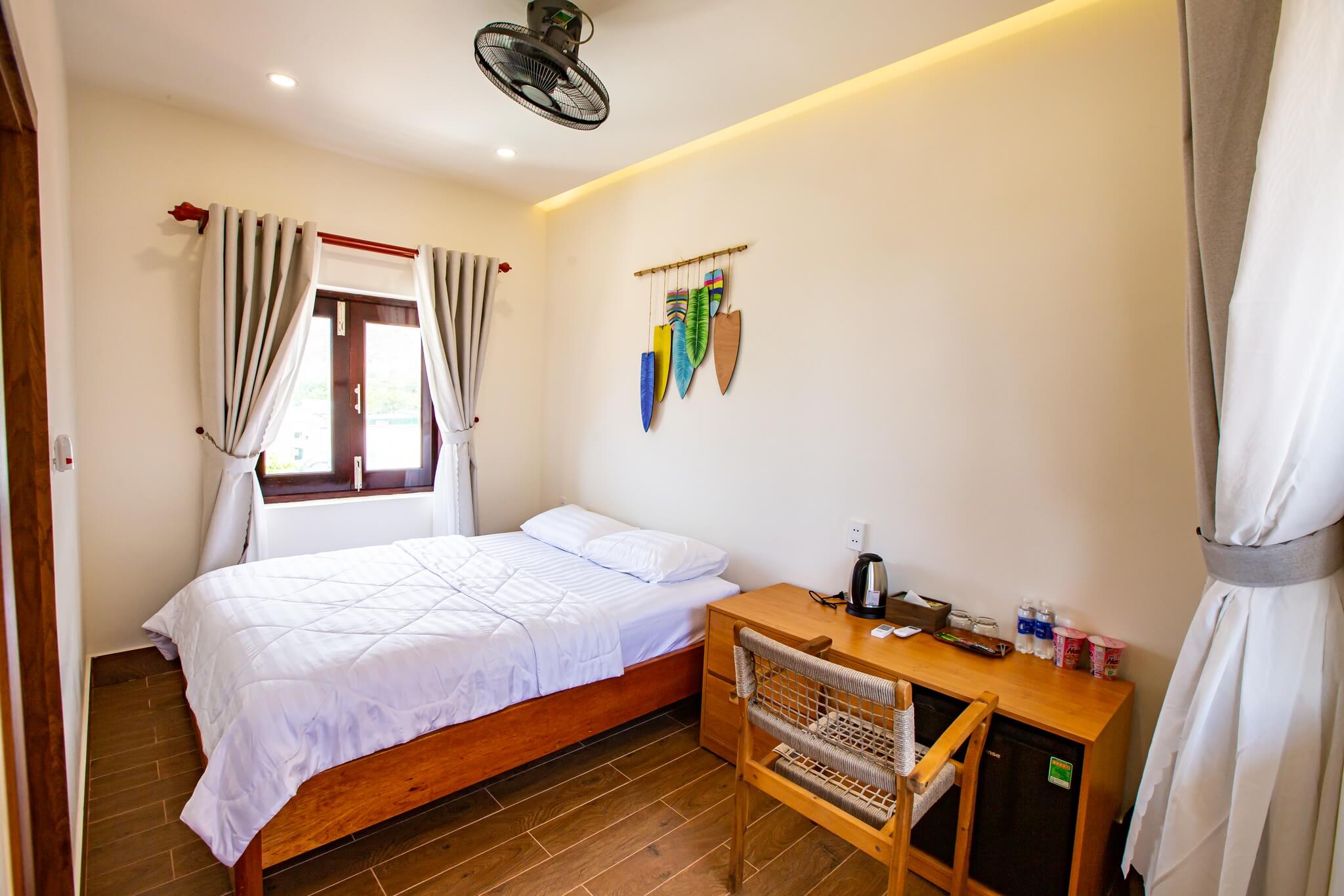 Standard Double Room thumbnail 2