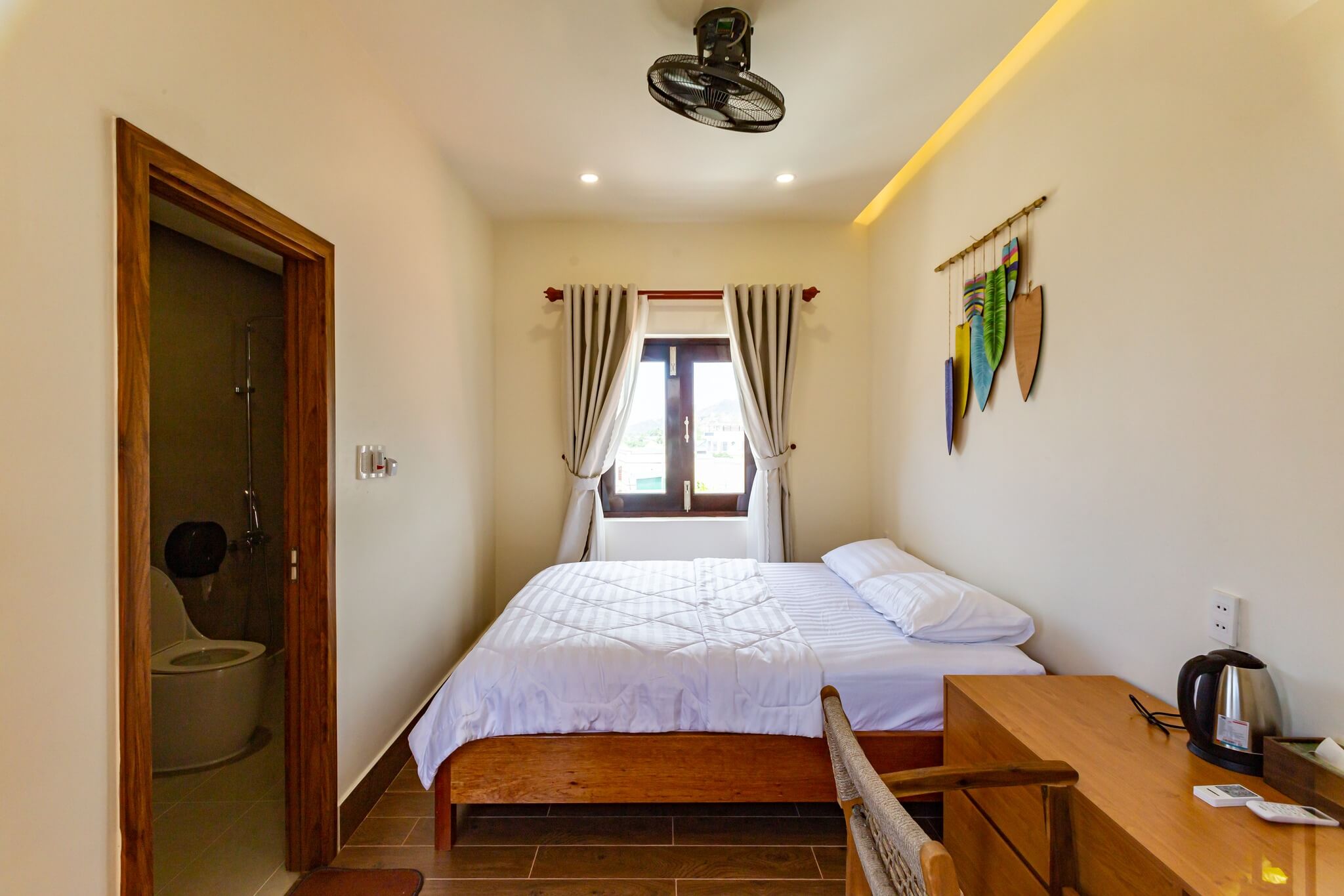 Standard Double Room thumbnail 4