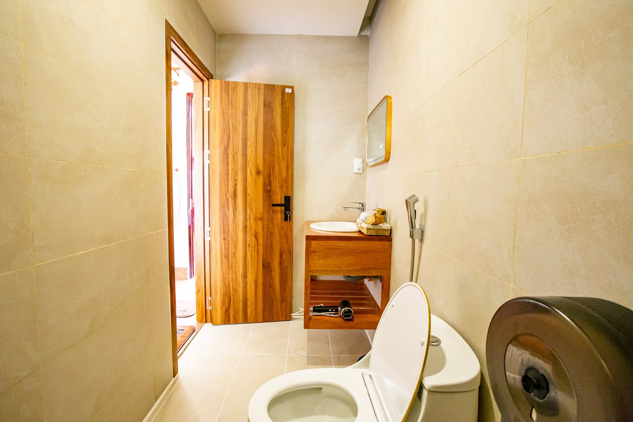 Standard Double Room thumbnail 7