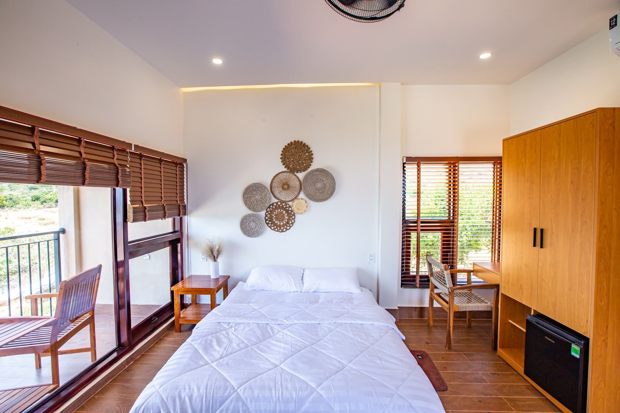 Superior Double Room thumbnail 3