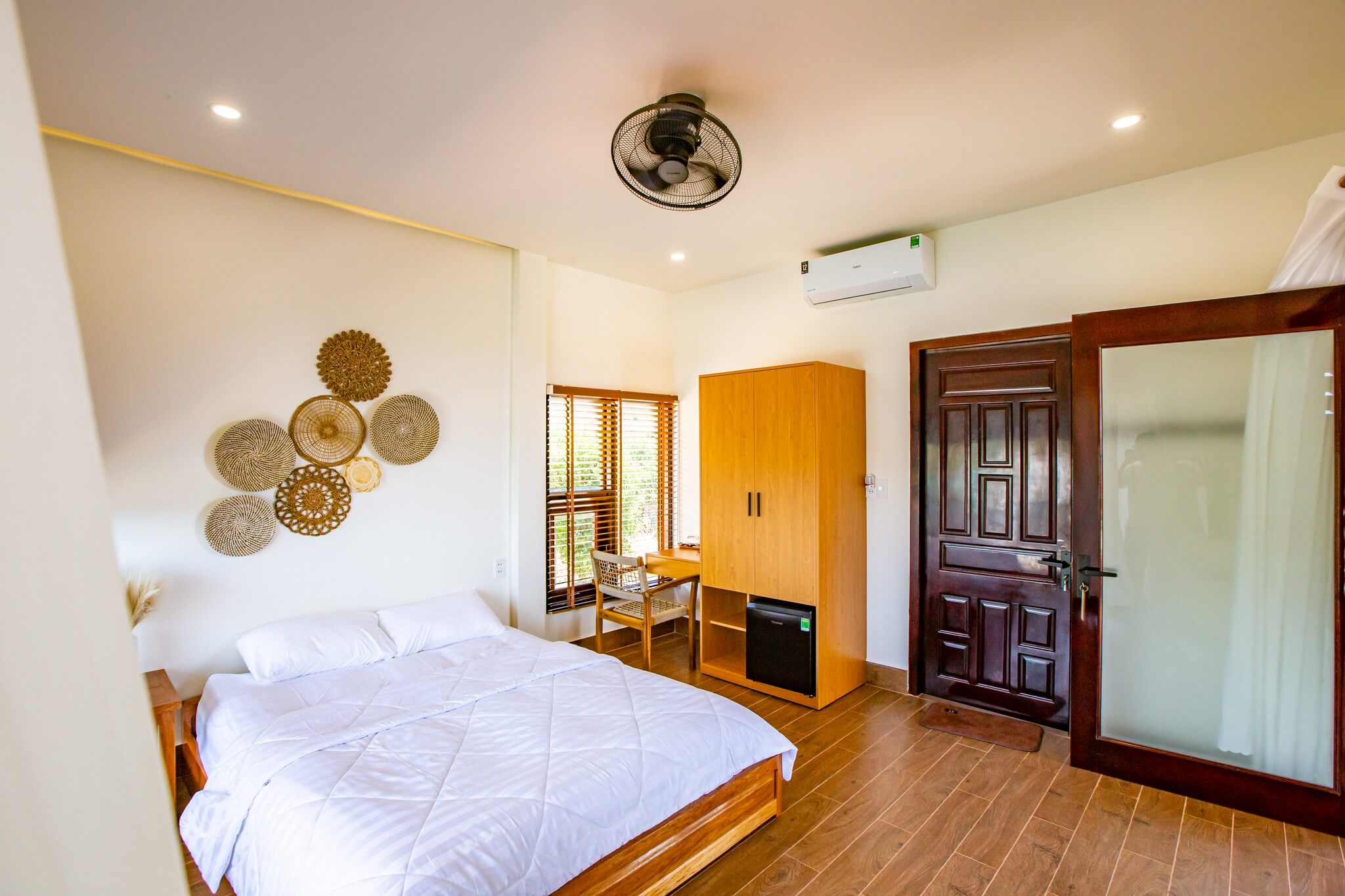 Superior Double Room thumbnail 4