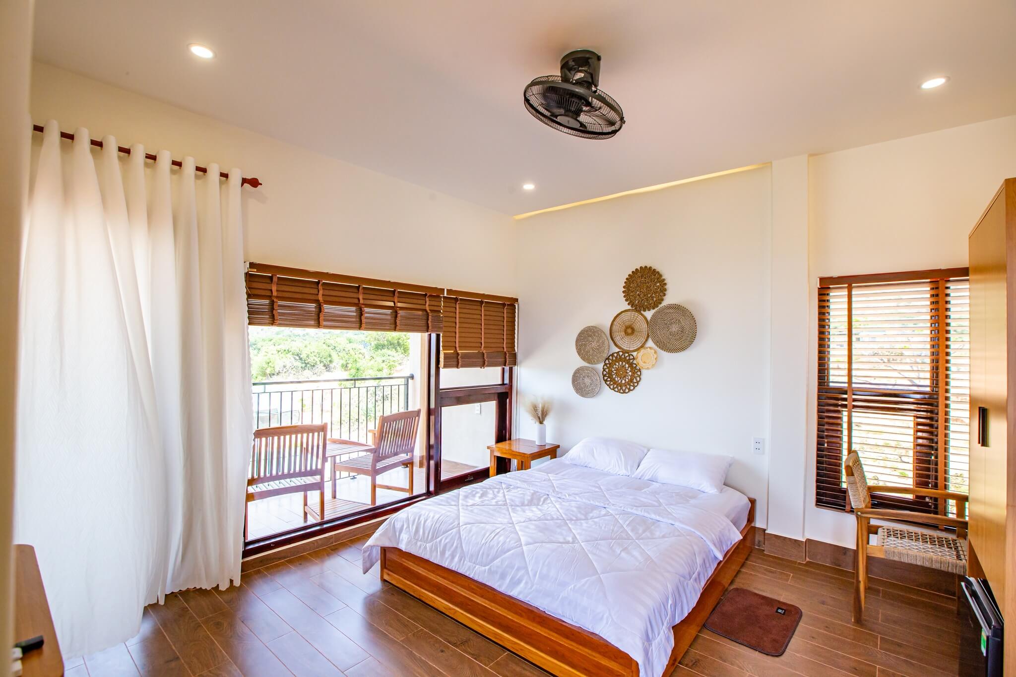 Superior Double Room thumbnail 5