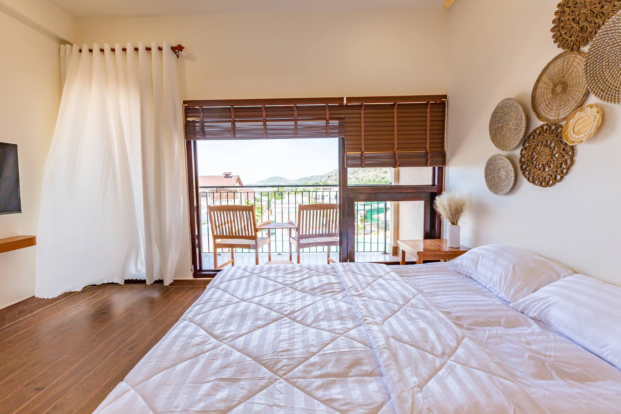 Superior Double Room thumbnail 6