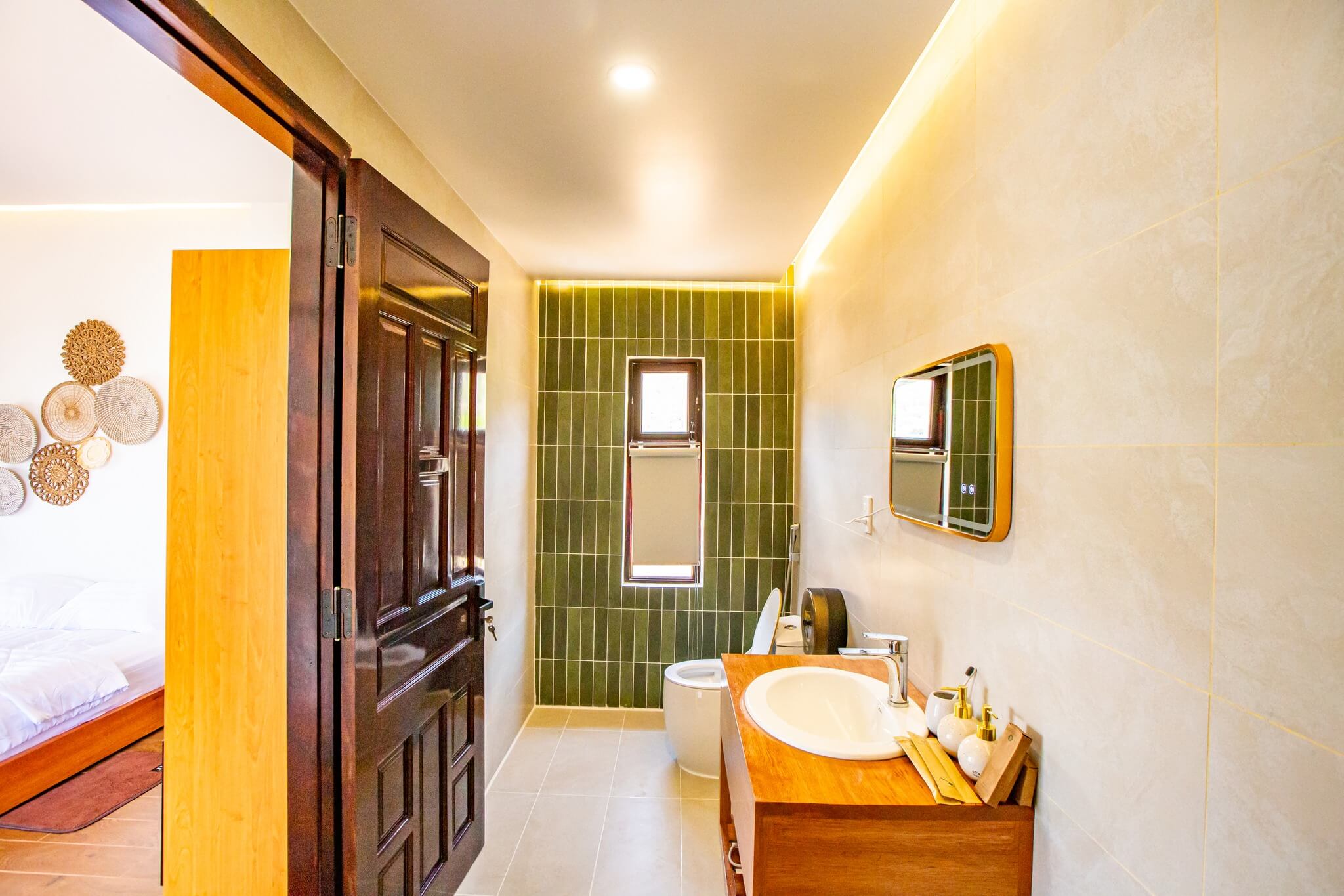 Superior Double Room thumbnail 7