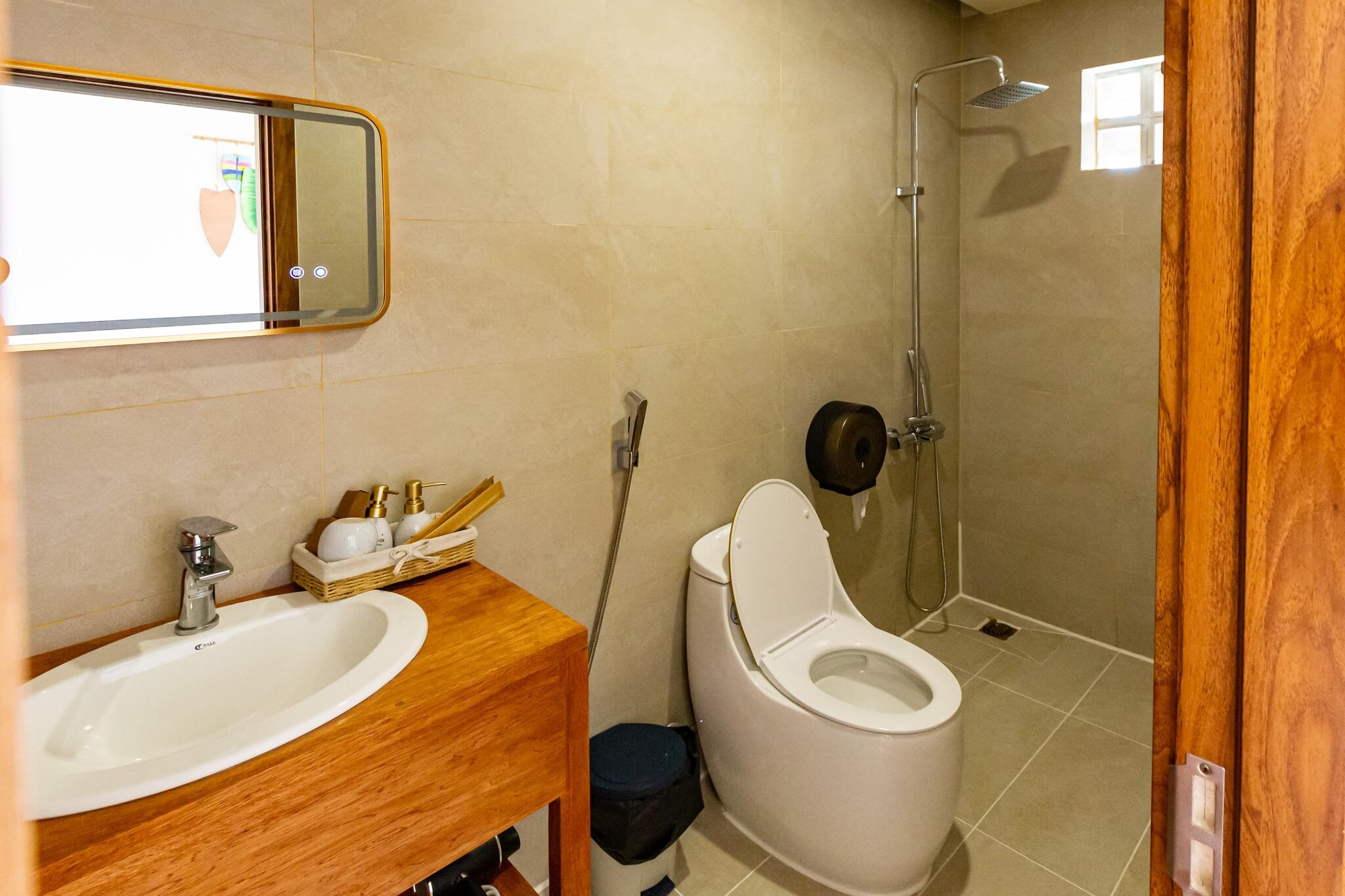 Superior Double Room thumbnail 8